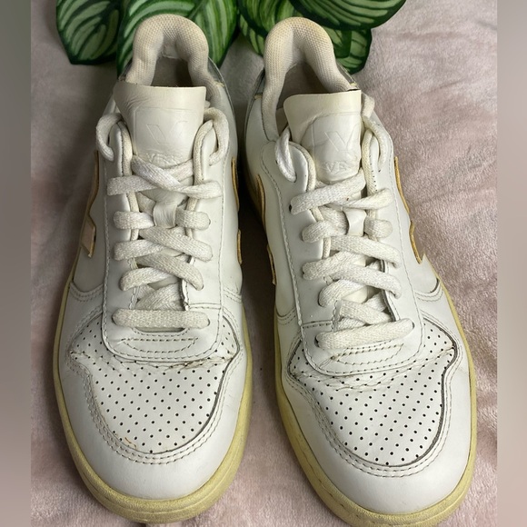 VEJA - Sneakers Shoes Women’s Size 6 - Picture 2 of 8